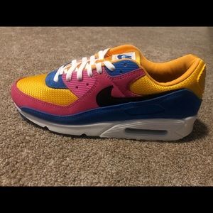 BRAND NEW IN BOX-NIKE AIR MAX 90 UNIVERSITY GOLD/BLACK